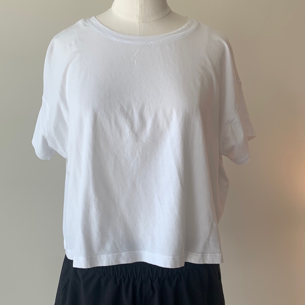 Lulu white cropped tee size 8!!